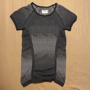 Athleta Women’s Fastest Track Black/White Polka Dot Short Sleeve Shirt. Size XS.